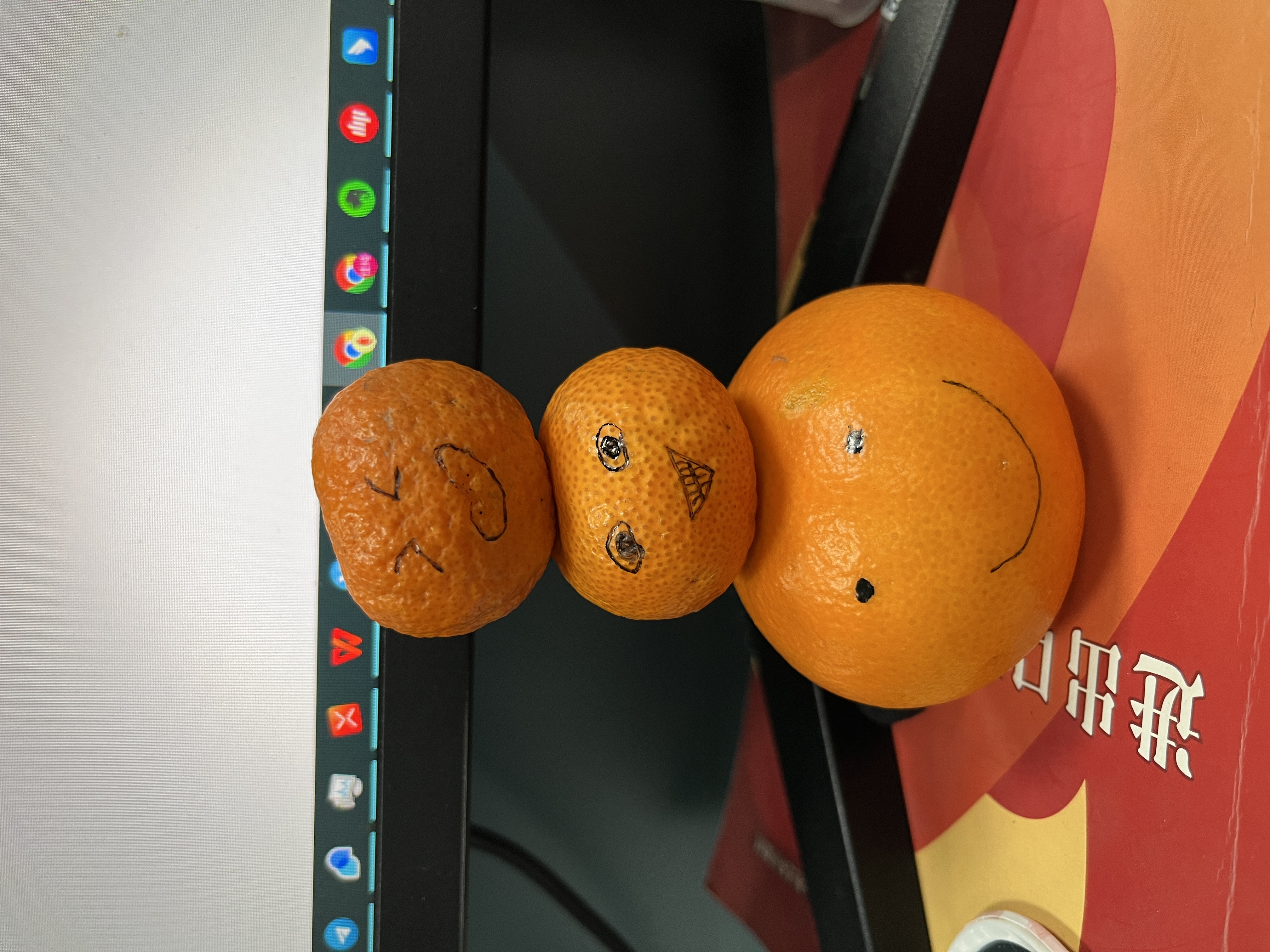 工位上的橘子